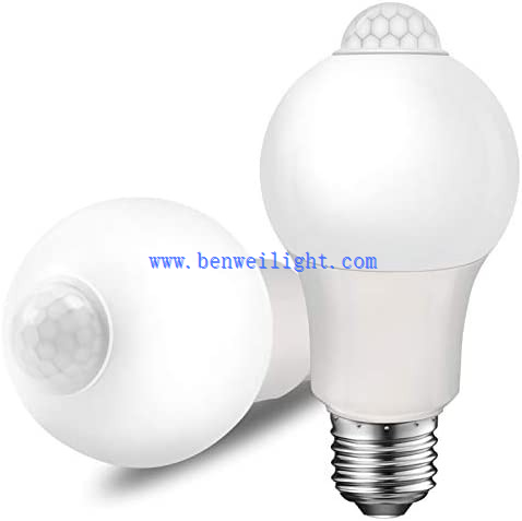 LED крушка със сензор за движение и звук